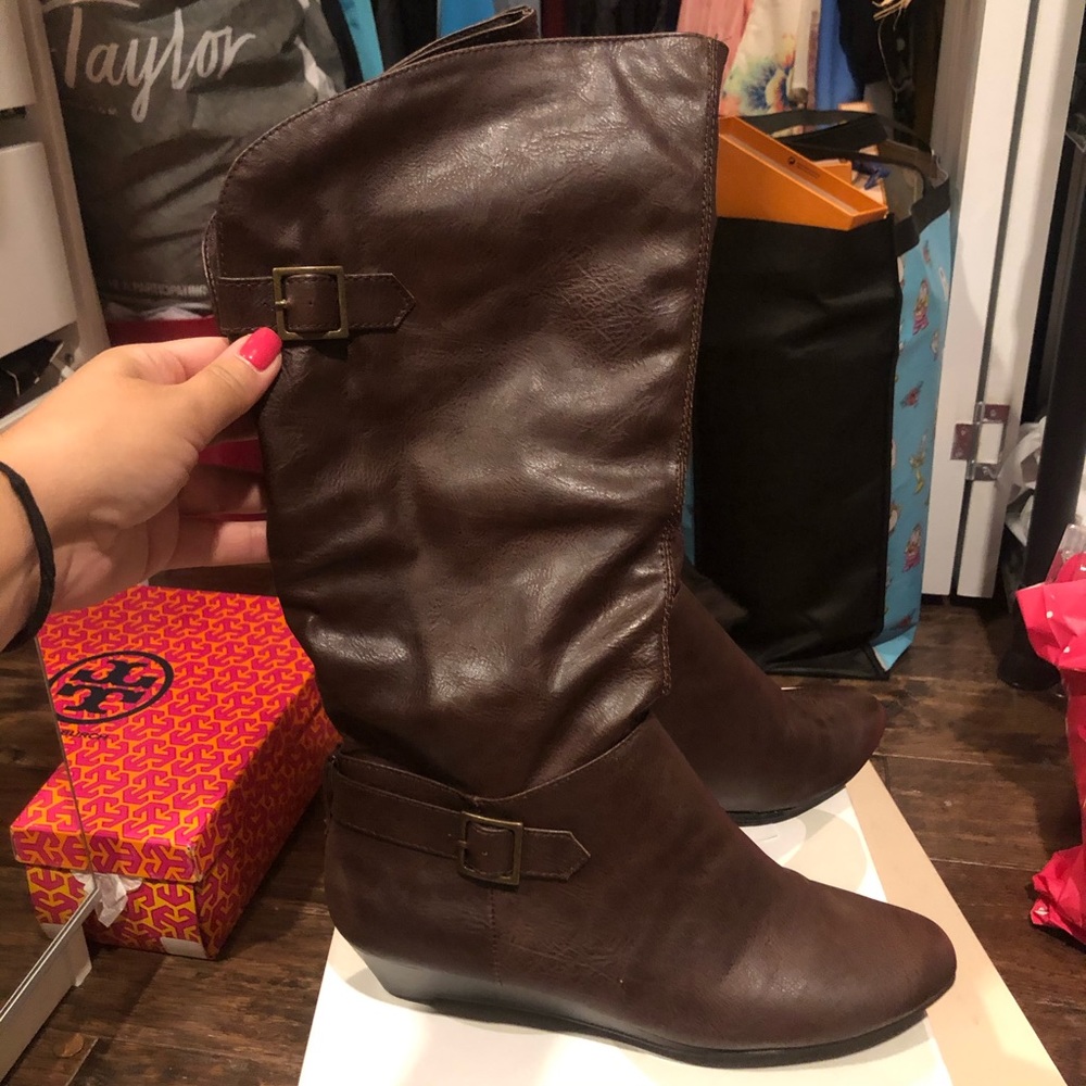 Brown boots size 7